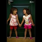 Attimo di massima complicit� e allegrie tra le mie gemelle.