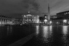 Tipicissima veduta notturna di Piazza San Pietro, Roma.
Ho provato il mio bianconero.