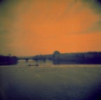 Praga, la capitale dell'Est. 
Amata e ricordata da molti fotografi. E da me, affascinato dalla sua bellezza.
Ve la propongo nella mia versione.

Pellicola e xprocess.