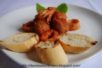 Crostini con polpettine Crostini con polpettine