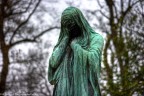 Statua funeraria presso il cimitero di P�re Lachaise, Parigi

Foto elaborata in HDR da tre scatti in bracketing a +/- 1EV
Canon EOS 400D EF 50mm f/1.8 II - ISO 100, f/1,8