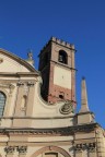 Il campanile dietro la facciata Il campanile dietro la facciata