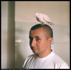 Scatto eseguito da mio padre mentre il mio colombino mi pizzicava la pelata ;)

Camera: Canon T-60
Obiettivo: Canon 50mm 1.8
Pellicola Kodak Gold 400