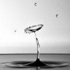 D300 + 60/2.8 micro + SB800 e trigger elettronico autocostruito.