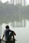 Vietnam: riflessioni sul lago (Hanoi) Vietnam: riflessioni sul lago (Hanoi)