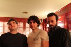 gruppo musicale modenese post rock
f/5
t0.8"
iso400
cavalletto
nessuna psp
i componenti non sono del tutto a fuoco specialmente il ragazzo alla sx, prima dello scatto ho messo a fuoco sugli occhi del ragazzo centrale e pensavo con diaframma 5 d'ottener una buona nitidezza

consigli e critiche sempre ben accette
grazie