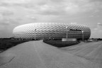 Munchen Allianz Arena, foto con Canon EOS 450D, T1/80 f16, iso 100, lente 25mm (18-55 kit base Canon), white balance Auto, convertita in bianco e nero in photoshop. Mi sono ispiratoa i toni di Basilico (s�, lo so, punto troppo in alto ^_^ ). Voglio le critiche! Grazie ; )