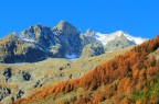 dal cantiere delle nuove funivie del Monte Bianco, una visione autunnale del Massiccio