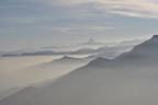 monviso tra la nebbia