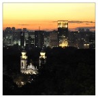 Tempo 1/10 sec
f/5,6
Iso-1600
Distanza focale 55 mm

Drop "spinto" di una foto scattata ieri sera da un terrazzo (che allego), purtroppo ero senza trepiede e senza possibilit� di appoggiare la macchina, quindi ho dovuto usare iso alti e la definizione ne risente.