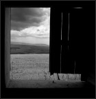 " Tutto poi cominci� a svuotarsi e l�esodo dalla terra riprese" 
(da C. Biscaglia e S. Lauria: Tricarico storia arte cultura )


Hasselblad 503cx con 50 mm
scansione da negativo Kodak Tmax 100

31 luglio 2011