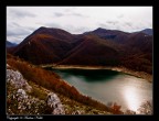 Giornata uggiosa sul lago Turano Giornata uggiosa sul lago Turano