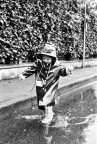 che ne pensate della capacit di divertirsi con una goccia d'acqua che hanno i bambini?