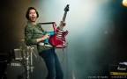 nikon d3100 - tamron 70-200 2.8
190 mm f2.8 1/400 200 iso 
@hellfest 2011

Paul gilbert with mr. big :D