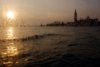 Sguardo dal vetro del vaporetto Sguardo dal vetro del vaporetto