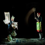 LEI: te voi muove!?       LUI: e zitta m'hai fatto cambia' c