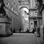 Scansione da negativo Ilford FP4+ 125 ASA

Scattata con Yashica 12

Commentate gente commentate... e criticate!