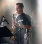 in effetti sono io in un concerto di Rhythm & Blues
mi volevo presentare a voi
ciao