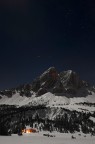 Il suggestivo Sass de Putia in val Badia sopra Antermoia in una vista notturna con luna piena.
K5 - sigma10-20@20 - iso100 - 99sec - f5,6