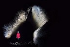 Una grotta formatasi all'interno di una colata lavica.