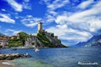 Malcesine sul Garda. Il castello visto dalla spiaggia di Paina. Uno degli scorci pi� belli del lago .