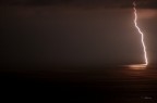 Fulmine sullo stretto.
f/5.6 1/80 iso-3200
Ob. 70-300.
Distanza focale 300mm.