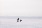 due sul lago ghiacciato due sul lago ghiacciato