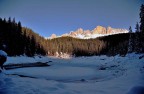 Lago di Carezza ghiacciato e Catinaccio. Fatta nell'angolo pi� buio del lago