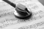 Ausculto la musica Ausculto la musica