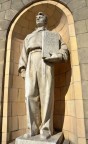 Foto scattata a Varsavia ad una delle statue poste all'esterno del palazzo della Cultura e della Scienza.