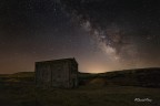 Scatto notturno rappresentante una chiesetta campestre in Sardegna dove i cieli sono per fortuna ancora abbastanza bui. La foto � uno scatto singolo ottenuto con Canon 6D + Samyang 14mm. Dati di scatto: f4, 1600 iso e tempo di 45'' ottenuto per mezzo di inseguitore Vixen Polarie con lo scopo di mantenere le stelle puntiformi.
Commenti e critiche sono ben accetti. Davide
