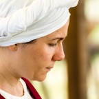 Nuovo prova con taglio quadrato; ho voluto cogliere la "vaga" espressione del viso.