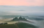 Val d'Orcia - alba sul casale Val d'Orcia - alba sul casale