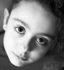 Alcuni esperimenti con la nuova Canon 5D Mark III (presa da pochi giorni) e il classico Canon 85 F1.2L II. Luce da una finestra sulla sinistra. Diaframma 1.8 a ISO 800.