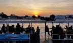 Tramonto sul fiume Chao Phraya Tramonto sul fiume Chao Phraya