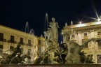 Siracusa Piazza Archimede (notturna)