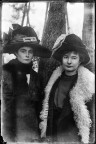 Donne con cappello - 1910 circa