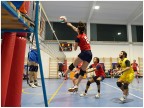Volley Lurago.
Ho cercato di abbassare un po' i tempi per rendere maggiore il movimento della ragazza e la dinamicita' dell'azione. Ho lasciato lo sgabello dell'arbitro per rendere l'idea vera e propria del "sotto rete". 
Commenti e critiche gradite.
Nikon D600
Nikkor 24-70 f2.8
f5, 1/250, iso 3200