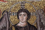 Cristo sempre giovane  (San Vitale)
Col nuovo 100-400 i mosaici di Ravenna
non hanno quasi pi� segreti....

...un piccolo omaggio al mio nick