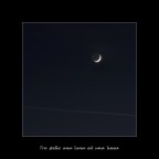 Tre stelle una luna ed una linea