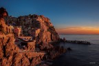 cioa a tutti.

ieri ero a manarola. cielo molto piatto e sole che a gennaio rimane proprio opposto a manarola. ho provato a catturare cosi il paese, mi dite se puo' andare?

f/22 0.8 secondi iso 100, cavalletto, telecomando. Canon 50d, sigma 10-20mm