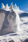 Una simpatica scultura di neve a San Candido