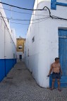 Uomo all'angolo. Olhao (P) 082017 Uomo all'angolo. Olhao (P) 082017