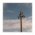 Cielo, cemento, ferro, rame e vetro.