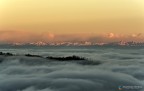 Foto scattata dalle colline Parmensi verso le Prealpi Lombarde..mentre la nebbia ricopriva la Pianura Padana
D750 + 70-300  a 240 mm f/8 iso 100 1/100