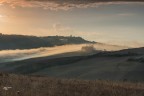 nebbia che si sta alzando sotto Volterra..