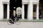 rossa in bici rossa in bici