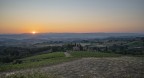 Il sorgere del sole nelle colline di San Gimignano. Il sorgere del sole nelle colline di San Gimignano.