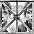 Cos� uguali, cos� diversi