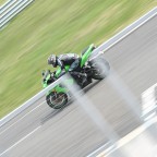 sempre autodromo di magione.
mi stupisce sempre di + la qualit� del sigma 70-300 a focali corte.
scattata a 70mm f9 1/125s iso 100 con eos 350d

so di gi� che le grate sono fastidiose.
ma non ho potuto evitarle,in quanto potevo scattare solo da quel punto.